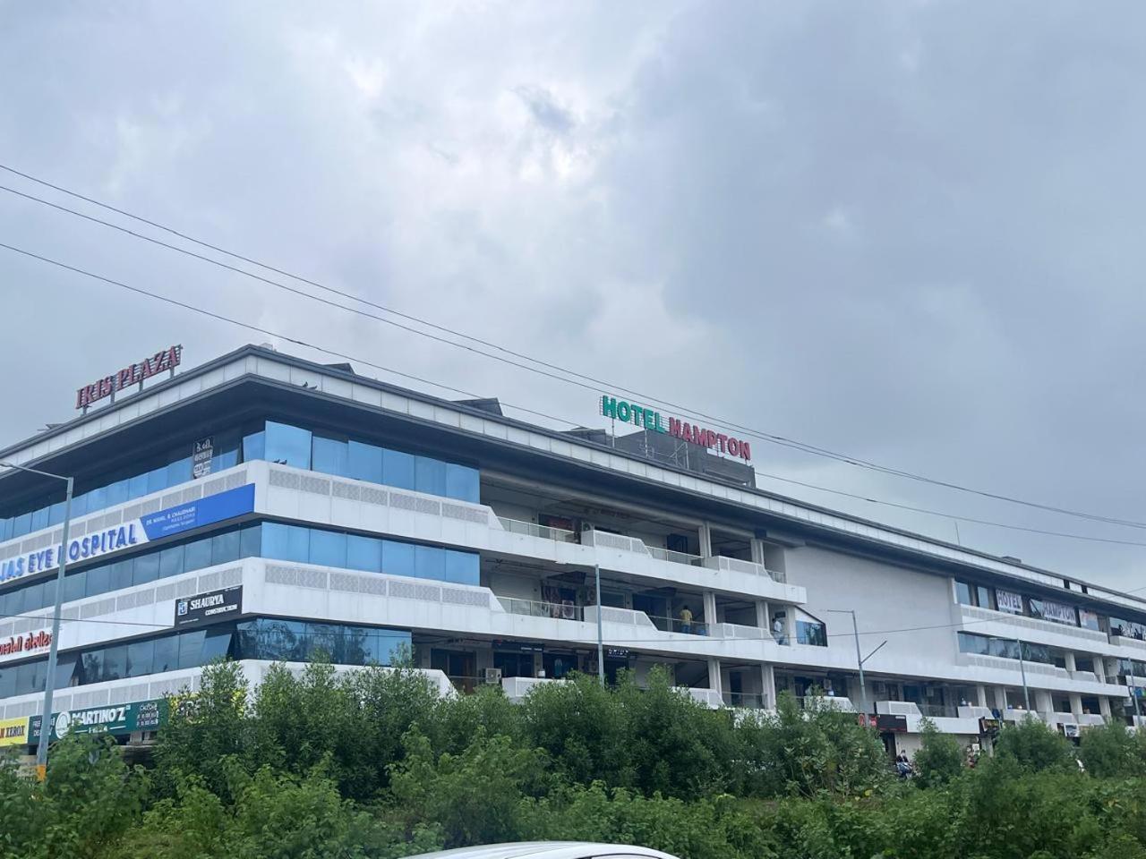 Hotel Hampton Vyara Dış mekan fotoğraf